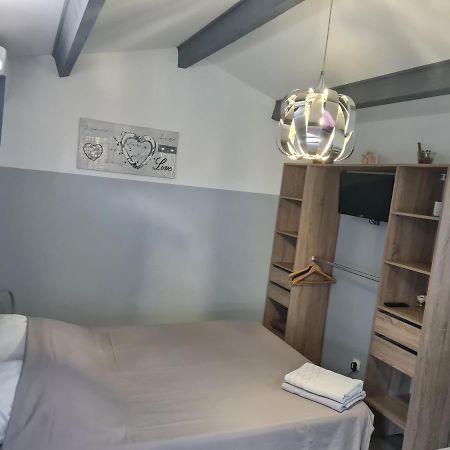 Ferienwohnung Chambre Cosy Avec Terrasse Arles Exterior foto