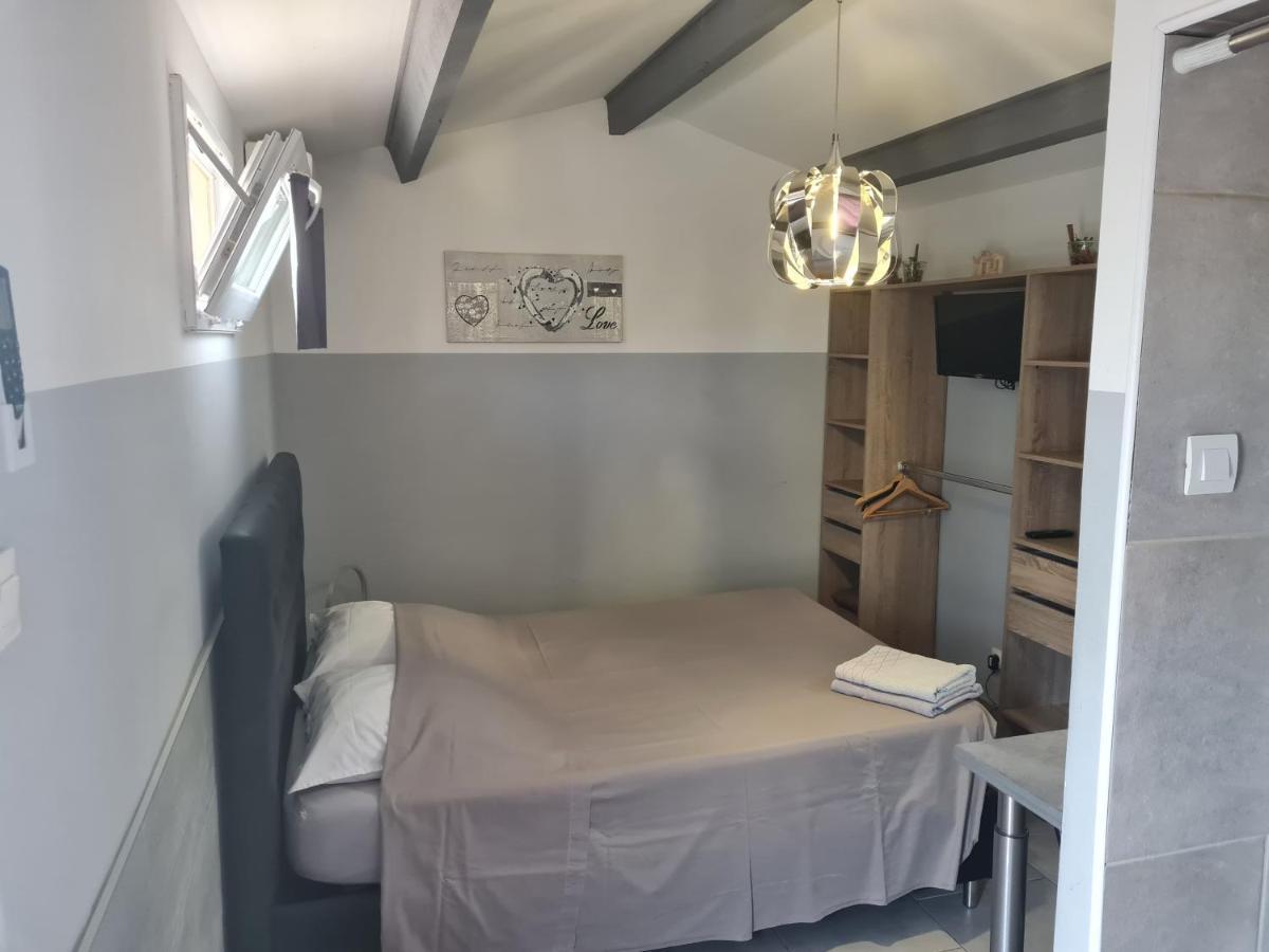 Ferienwohnung Chambre Cosy Avec Terrasse Arles Exterior foto