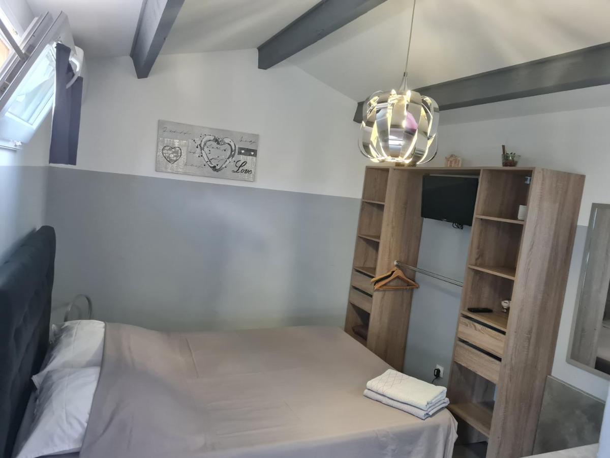 Ferienwohnung Chambre Cosy Avec Terrasse Arles Exterior foto